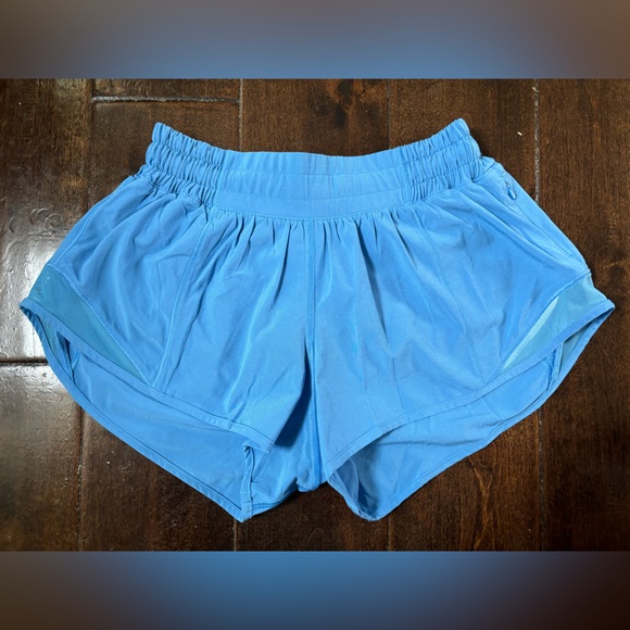 Lululemon Hotty Hot Low-Rise Lined Short 2.5” Pink, Orange, Yellow, Blue Size 2 - Picture 12 of 14
